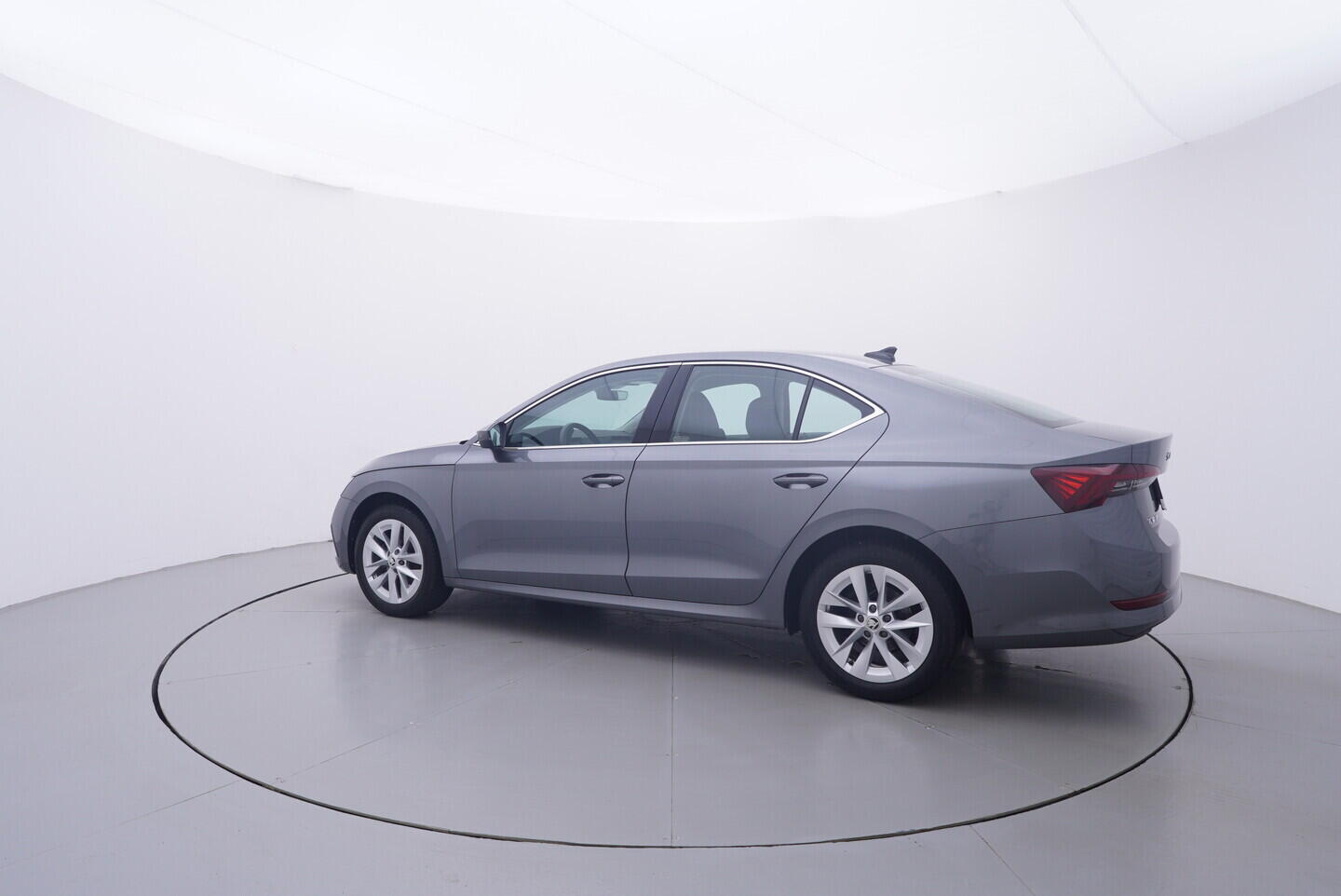 OV190V11319_12.webp_OCTAVIA Style 2.0 TDI 85 kW automat, DPH