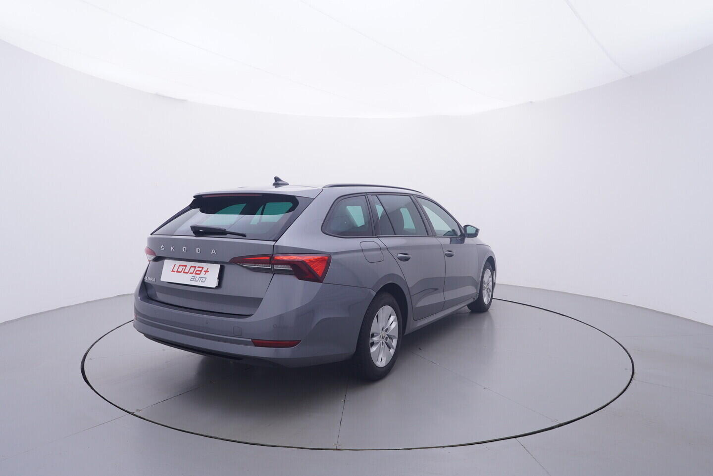 OV190V11321_14.webp_OCTAVIA Ambition 2.0 TDI 85 kW manuál, DPH