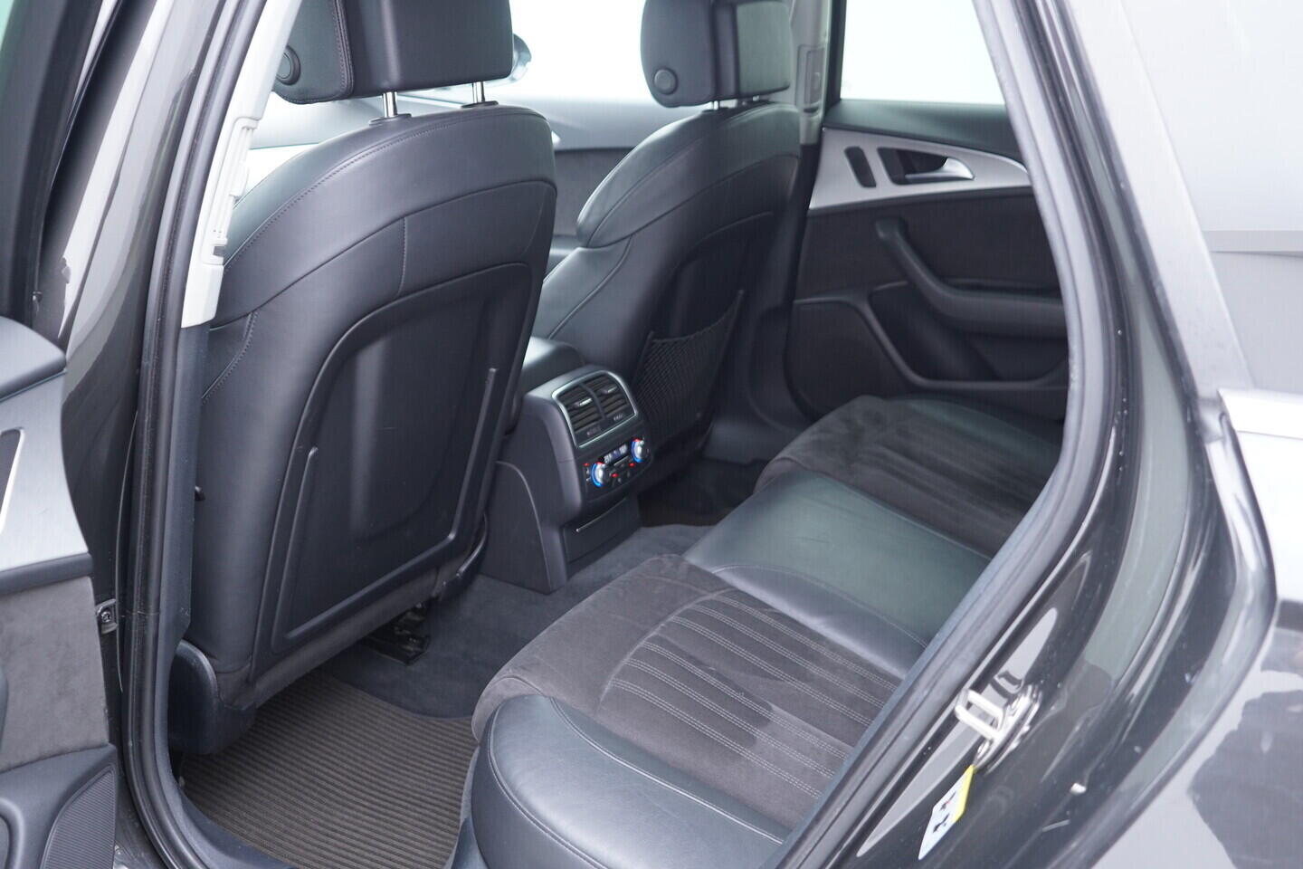OV190V11323_38.webp_A6 ALLROAD QUATTRO  3.0 TDI 180 kW automat