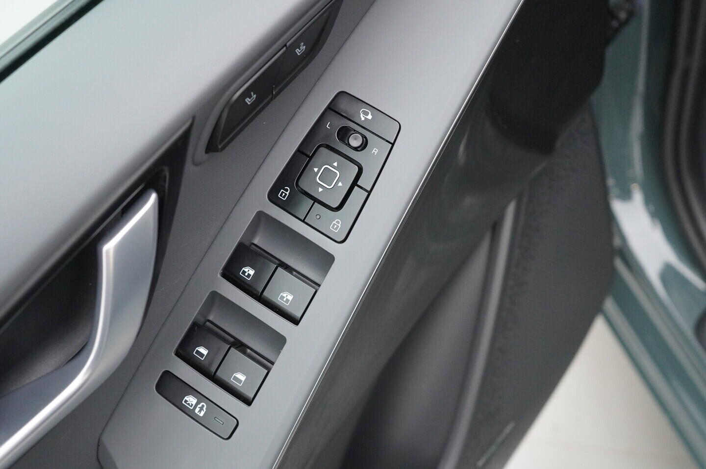 OV190V11324_18.webp_NIRO Premium 1.6 hybrid 77 kW automat