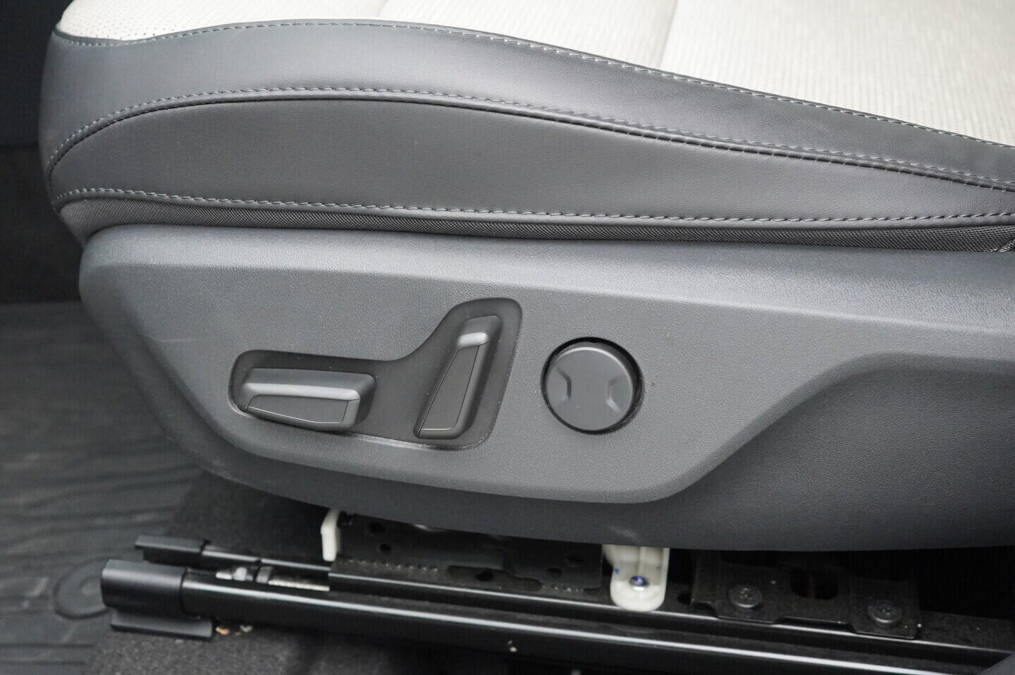 OV190V11324_20.webp_NIRO Premium 1.6 hybrid 77 kW automat