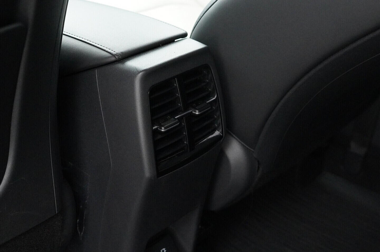 OV190V11324_30.webp_NIRO Premium 1.6 hybrid 77 kW automat