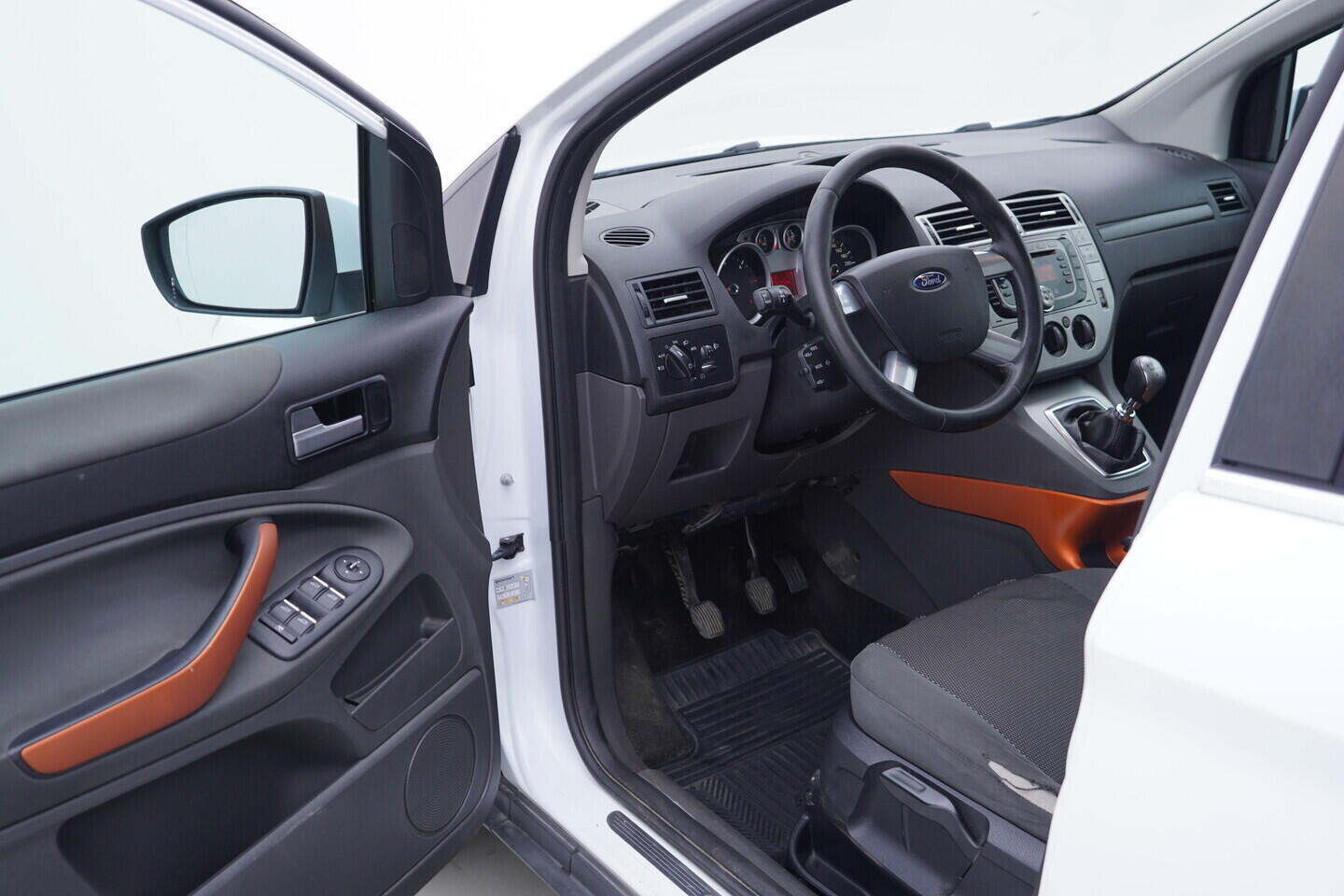 OV190V11330_18.webp_KUGA  2.0 TDCi 110 kW manuál