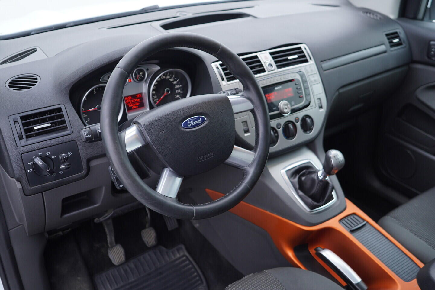 OV190V11330_21.webp_KUGA  2.0 TDCi 110 kW manuál