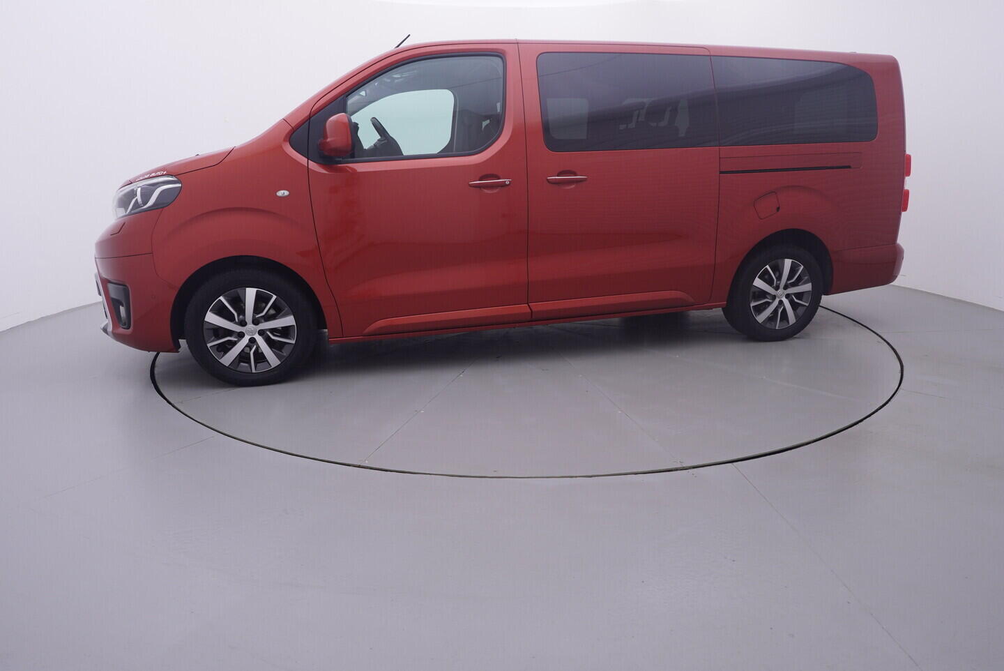 OV190V11331_11.webp_PROACE  2.0 HDI 106 kW manuál, DPH