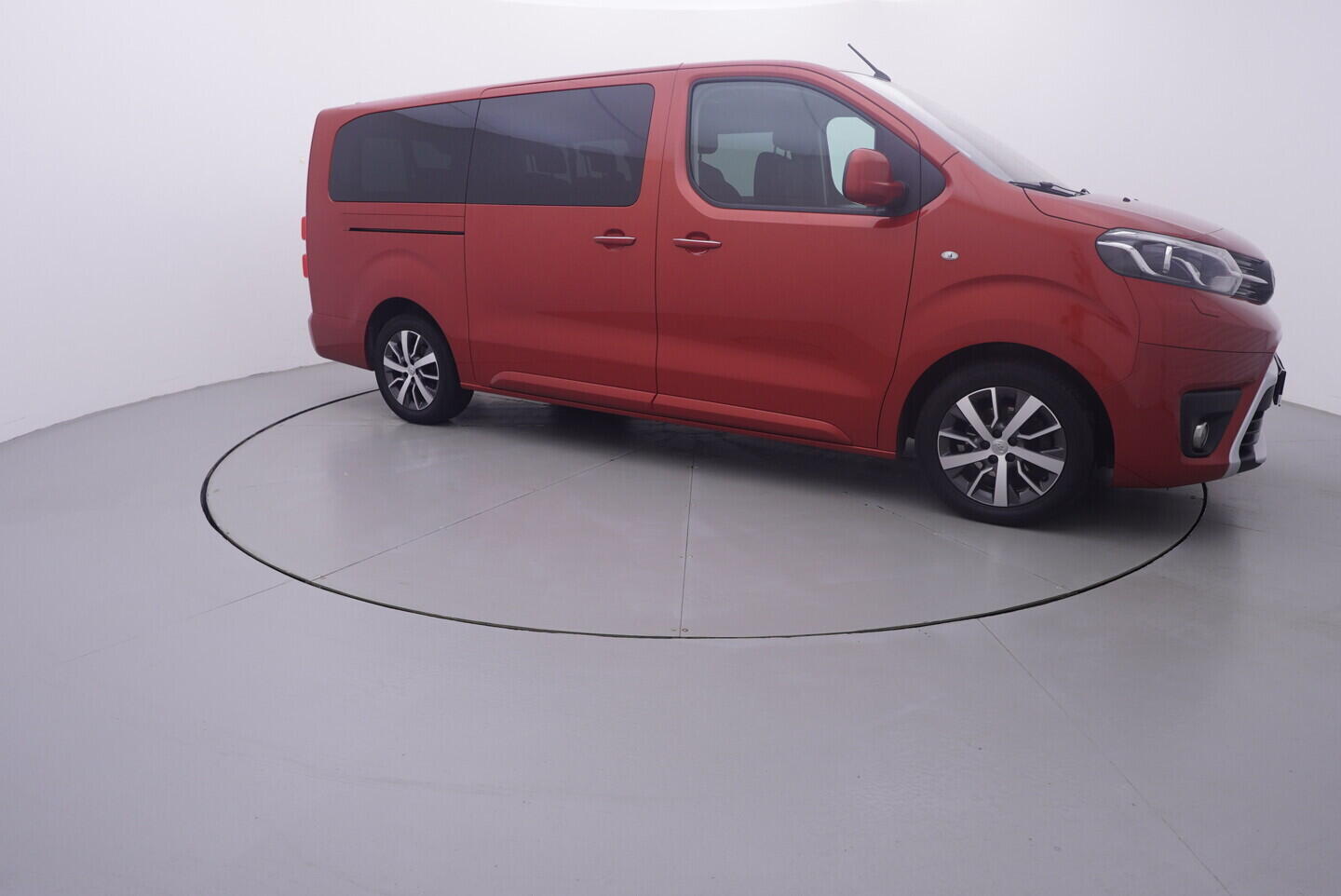 OV190V11331_16.webp_PROACE  2.0 HDI 106 kW manuál, DPH