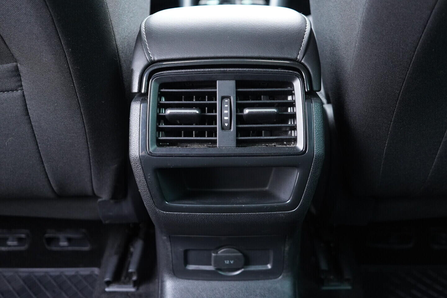 OV190V11333_36.webp_KAROQ Fresh II. 1.5 TSI 110 kW manuál, DPH