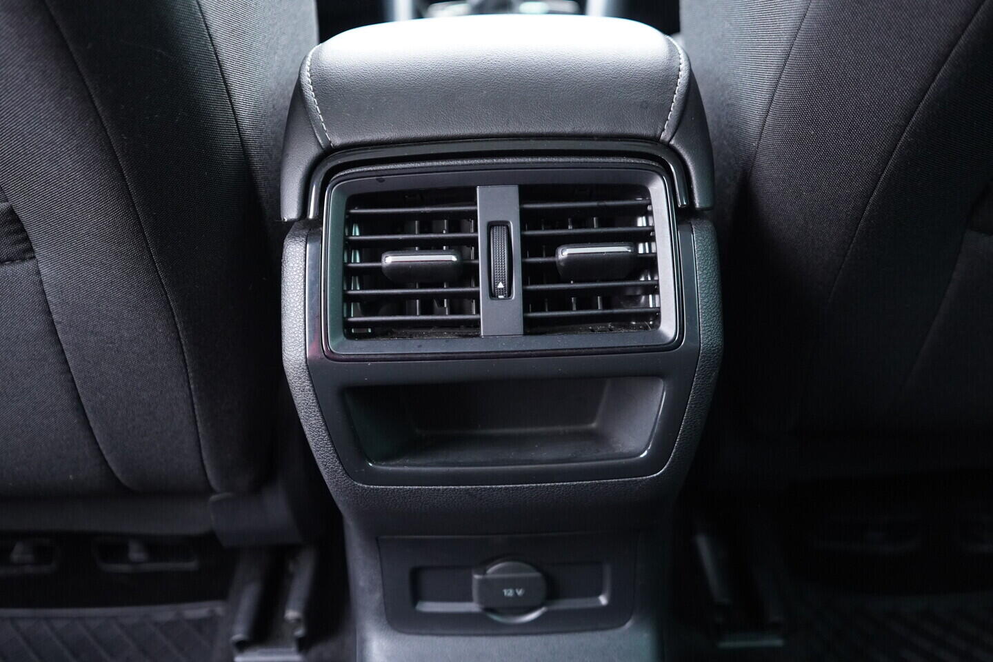 OV190V11334_35.webp_KAROQ Fresh II. 1.5 TSI 110 kW manuál, DPH