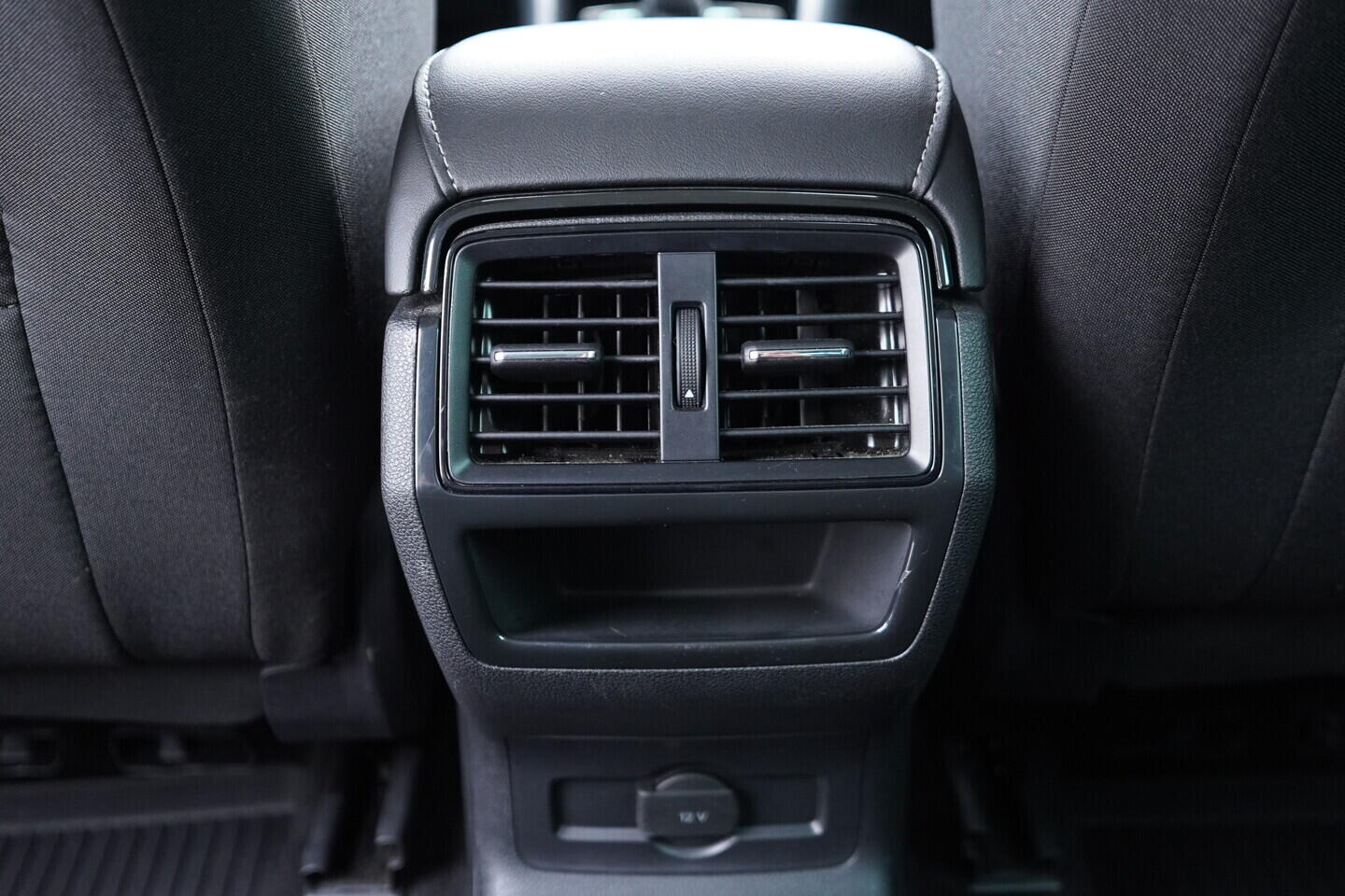 OV190V11338_35.webp_KAROQ Fresh II. 1.5 TSI 110 kW manuál, DPH