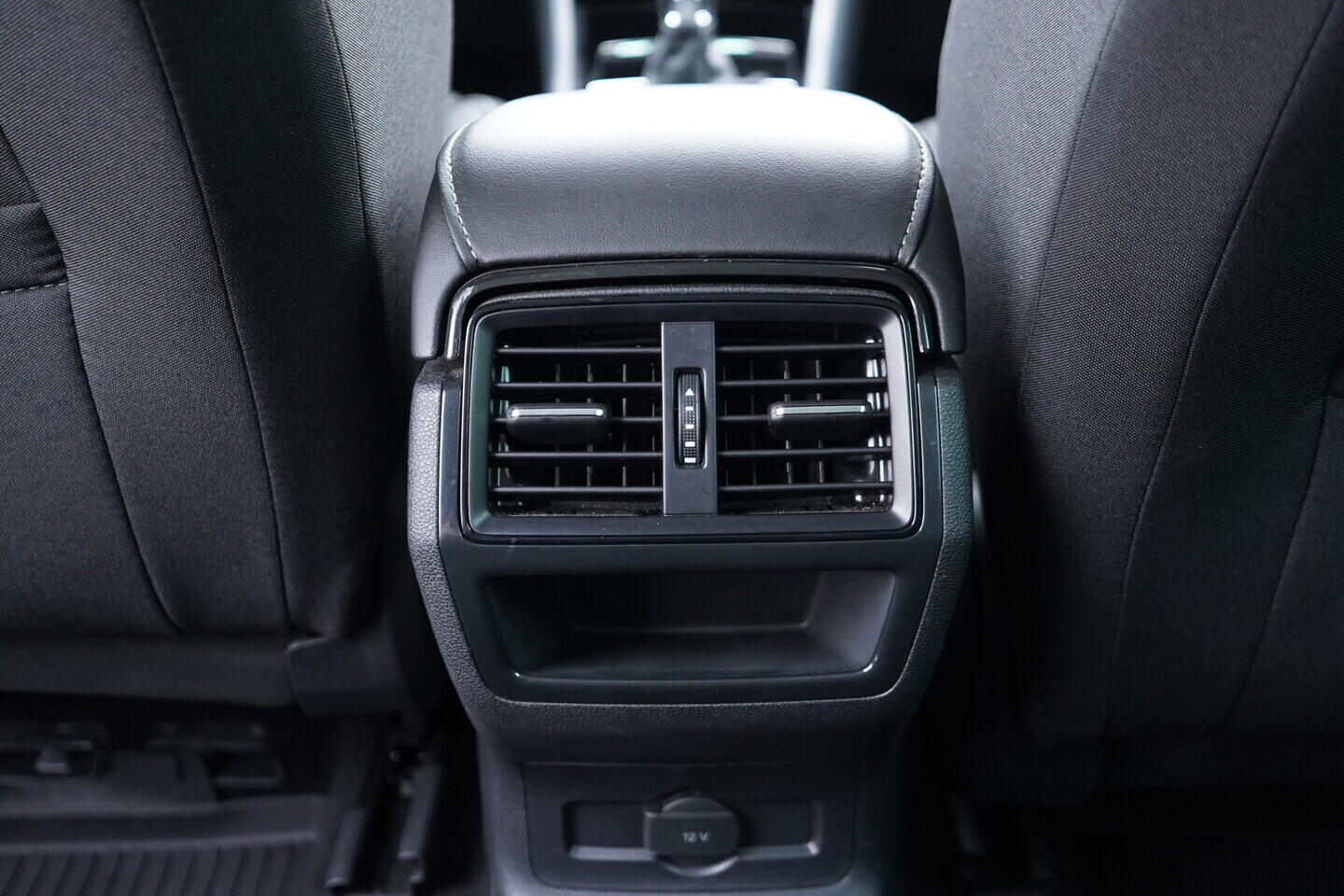 OV190V11350_35.webp_KAROQ Fresh II. 1.5 TSI 110 kW manuál, DPH