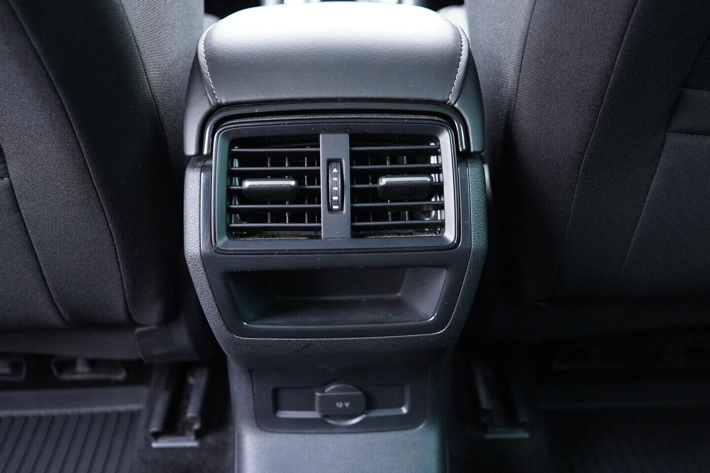 OV190V11353_35.webp_KAROQ Fresh II. 1.5 TSI 110 kW manuál, DPH