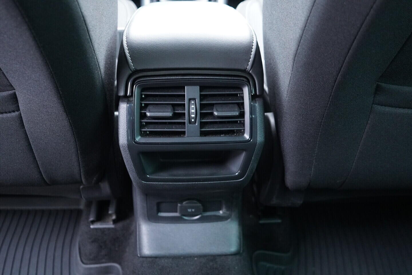 OV190V11356_38.webp_KAROQ Fresh II. 1.5 TSI 110 kW manuál, DPH