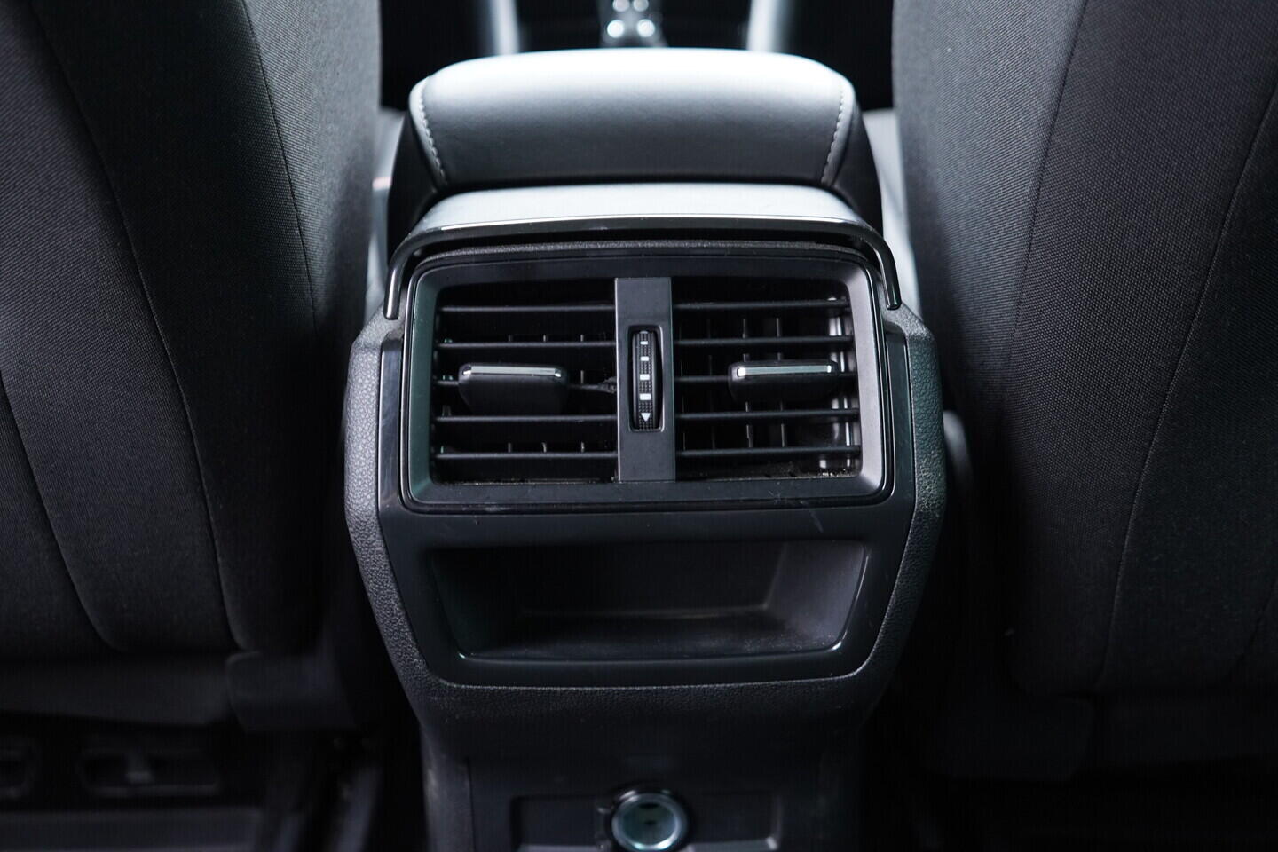 OV190V11358_35.webp_KAROQ Fresh II. 1.5 TSI 110 kW manuál, DPH