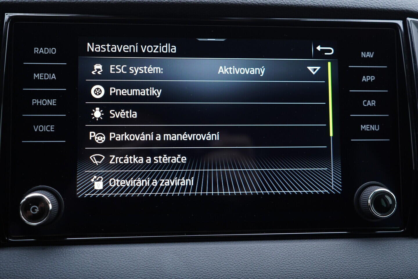 OV190V11373_32.webp_KAROQ Fresh II. 1.5 TSI 110 kW manuál, DPH