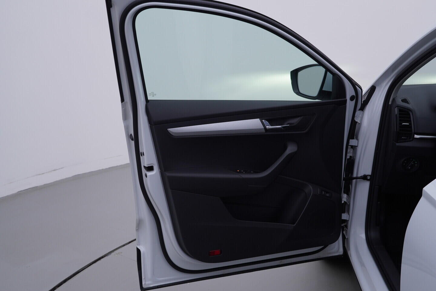 OV190V11374_18.webp_KAROQ Fresh II. 1.5 TSI 110 kW manuál, DPH