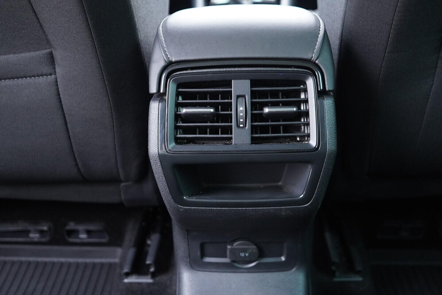 OV190V11375_35.webp_KAROQ Fresh II. 1.5 TSI 110 kW manuál, DPH