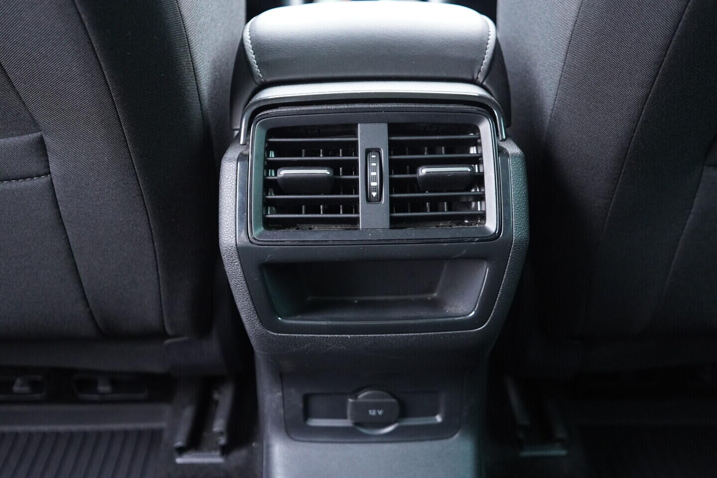 OV190V11376_35.webp_KAROQ Fresh II. 1.5 TSI 110 kW manuál, DPH