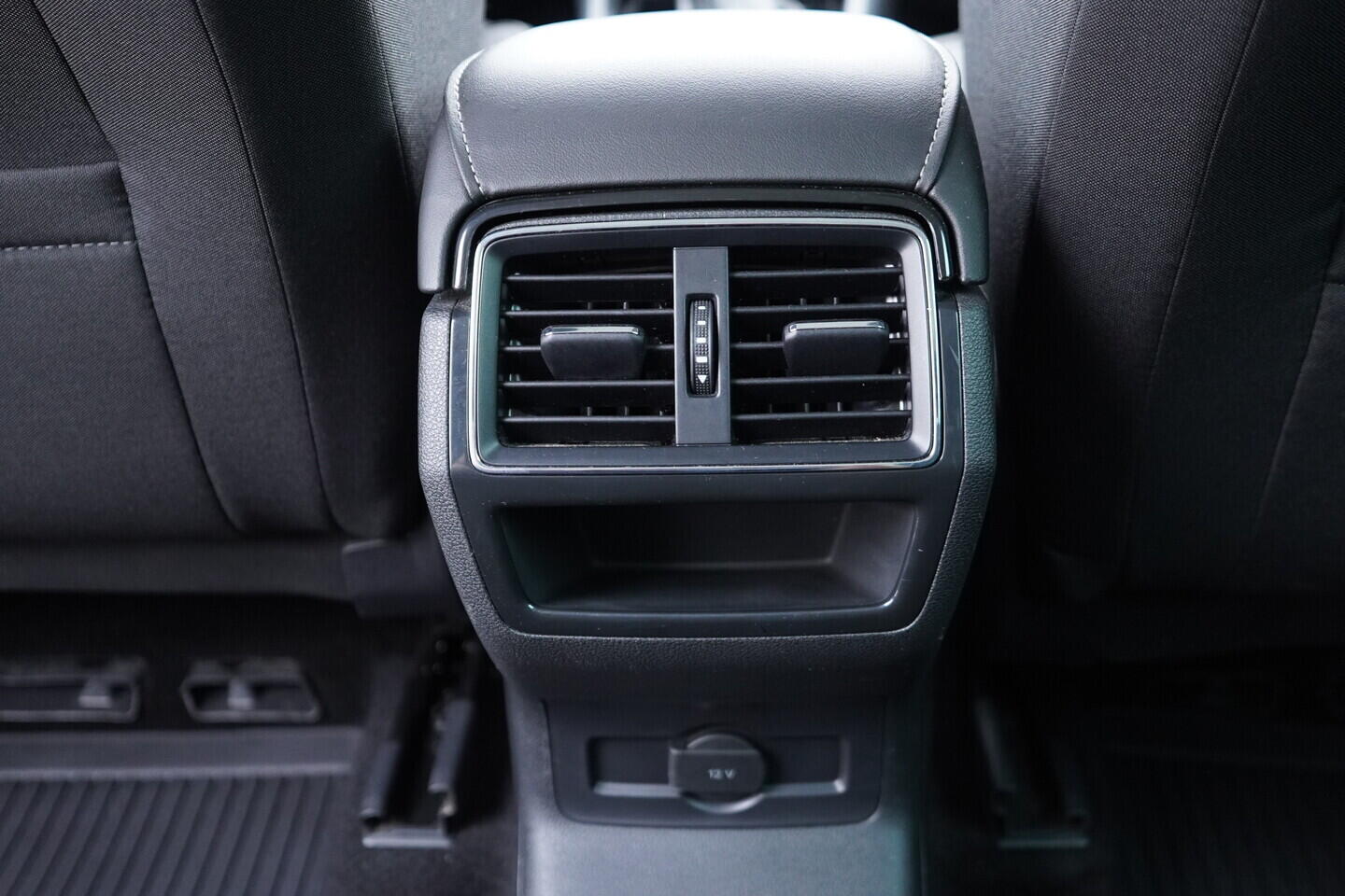 OV190V11382_35.webp_KAROQ Fresh II. 1.5 TSI 110 kW automat, DPH