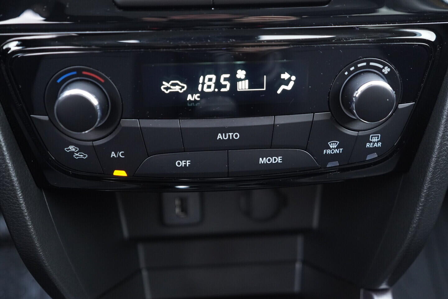 OV190V11392_31.webp_VITARA Premium 1.4 BoosterJet 95 kW manuál