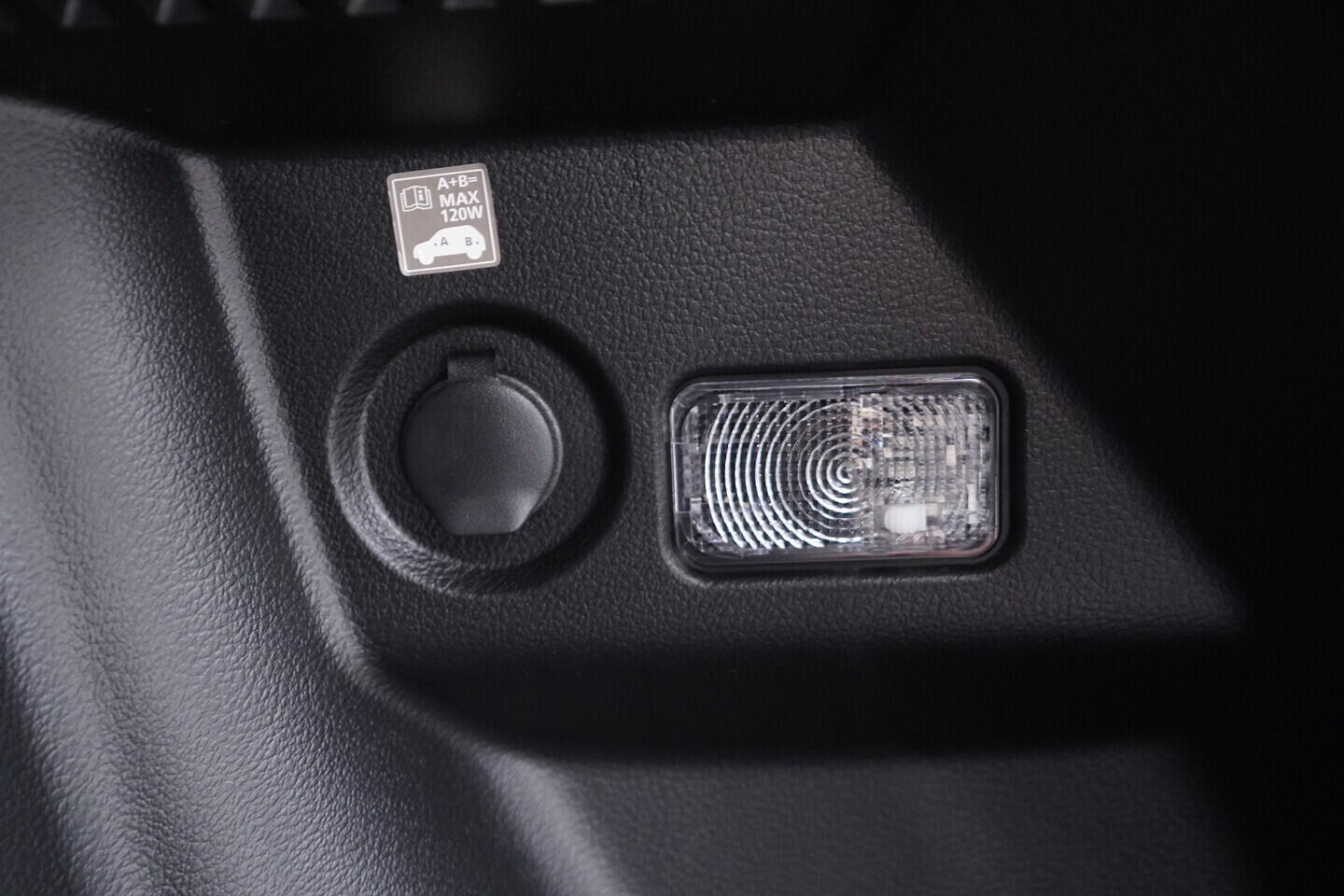 OV190V11392_38.webp_VITARA Premium 1.4 BoosterJet 95 kW manuál