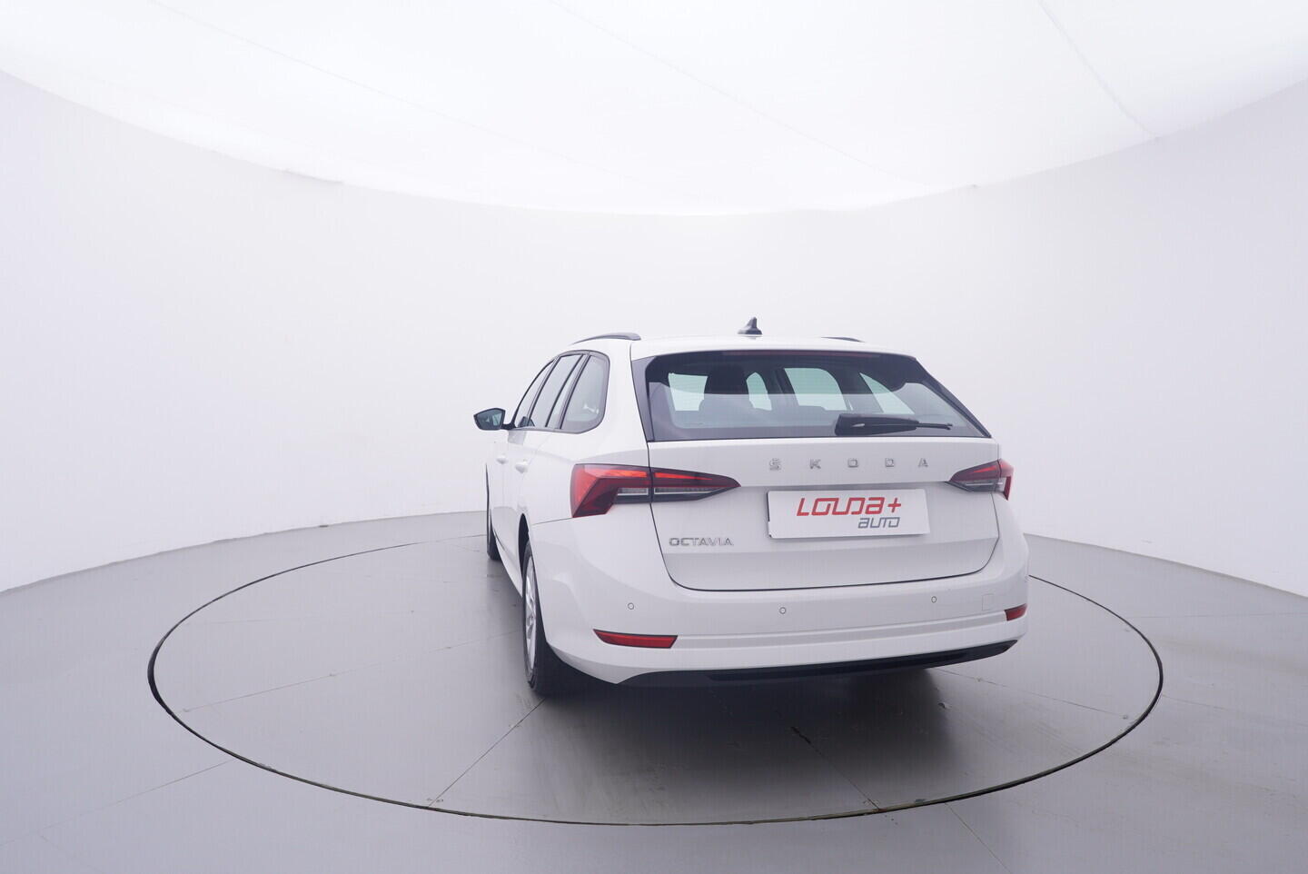OV190V11411_13.webp_OCTAVIA Ambition 2.0 TDI 85 kW manuál, DPH
