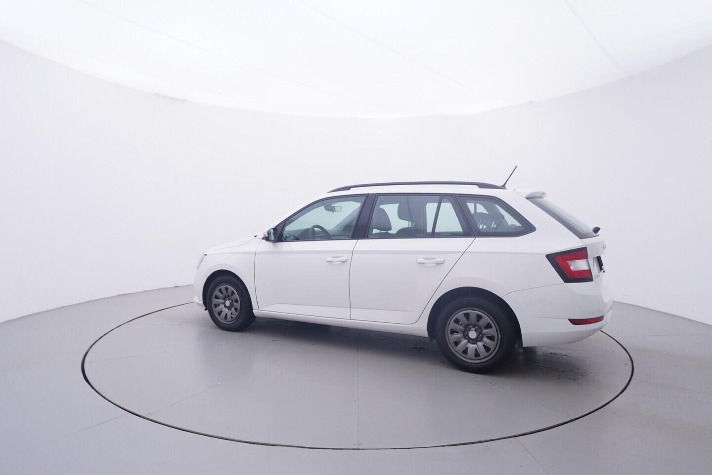 OV190V11412_12.webp_FABIA Tour 1.0 TSI 70 kW manuál, DPH