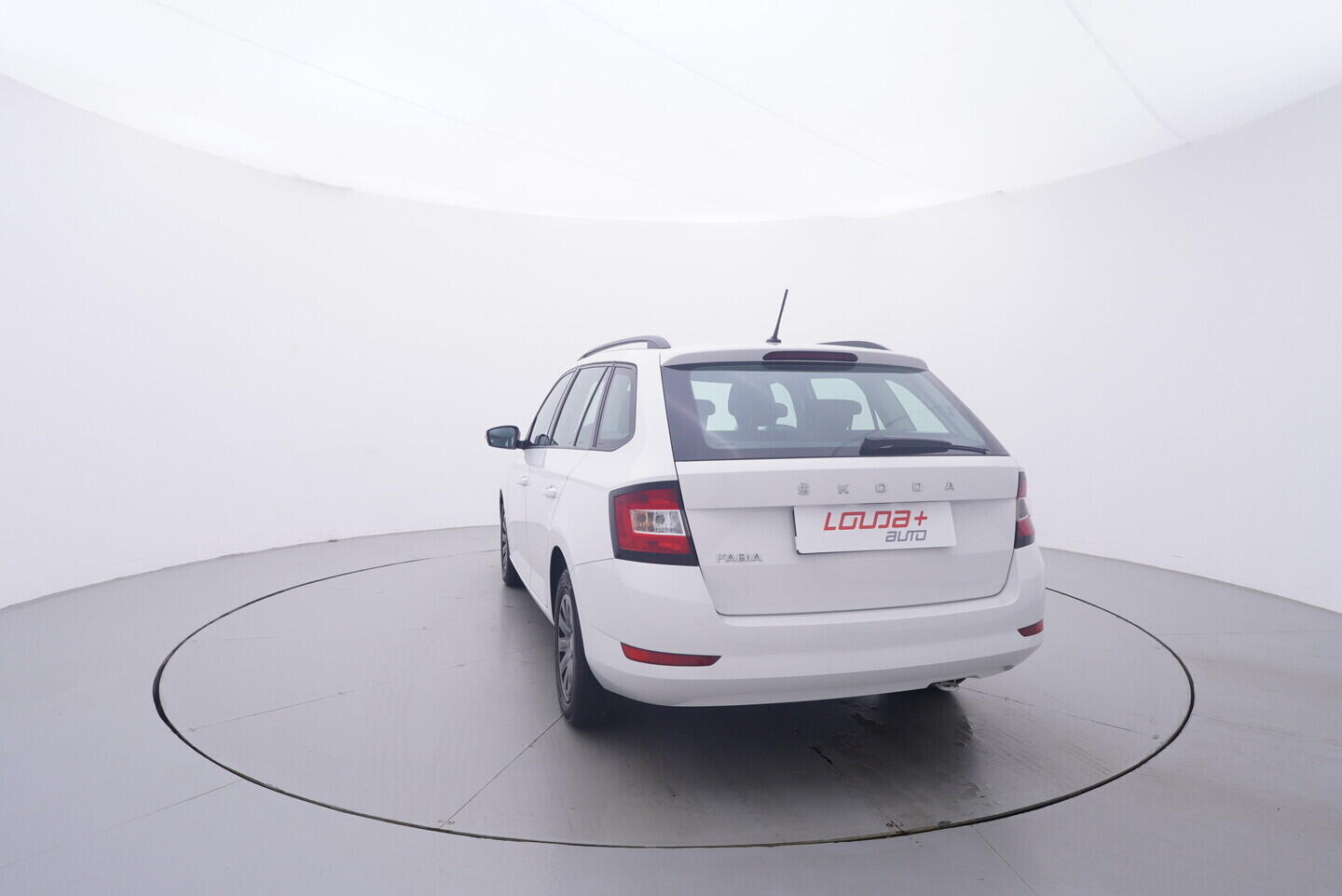 OV190V11412_13.webp_FABIA Tour 1.0 TSI 70 kW manuál, DPH