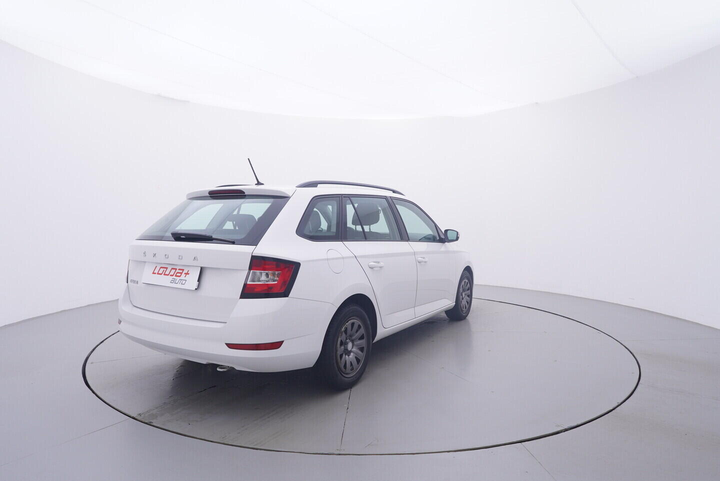 OV190V11412_14.webp_FABIA Tour 1.0 TSI 70 kW manuál, DPH