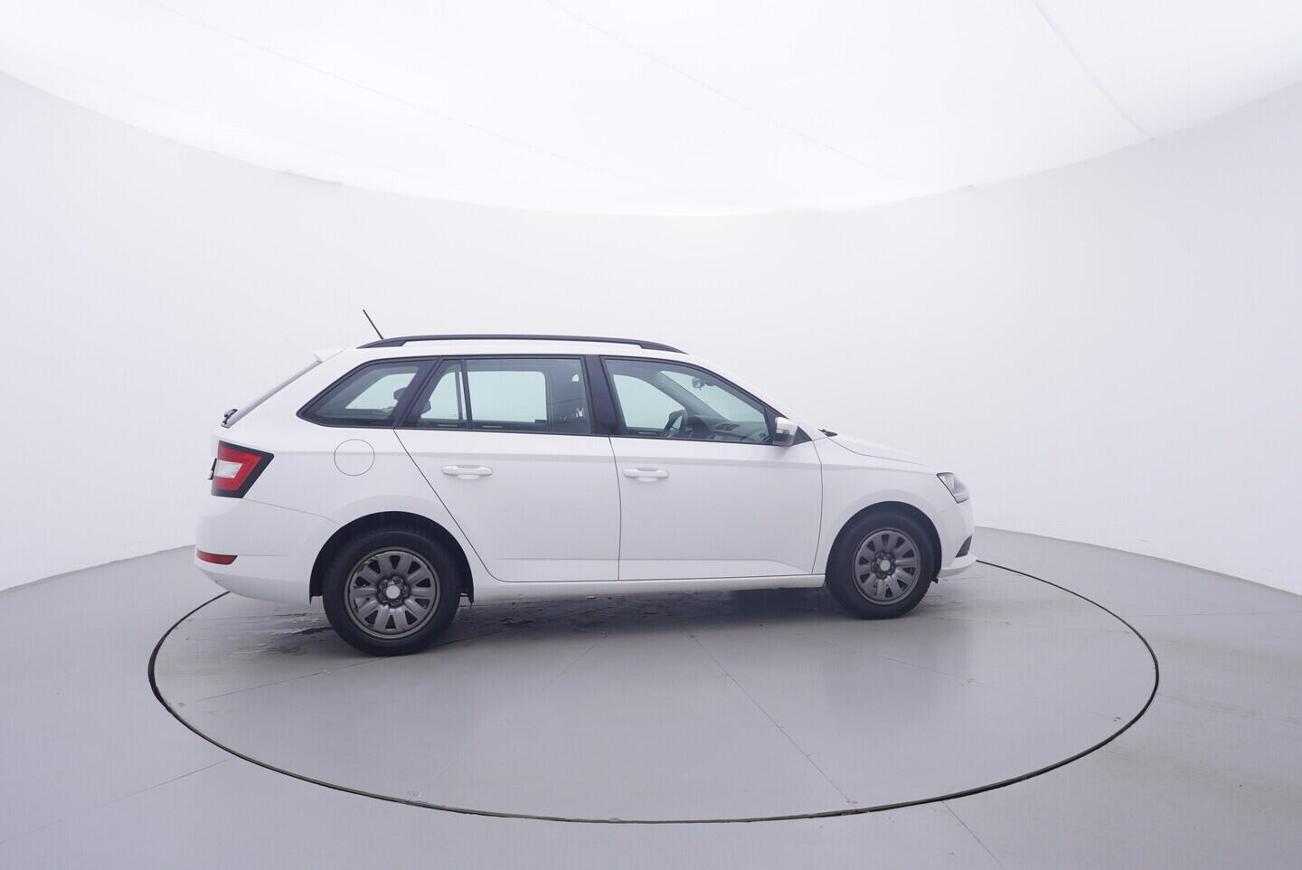 OV190V11412_15.webp_FABIA Tour 1.0 TSI 70 kW manuál, DPH