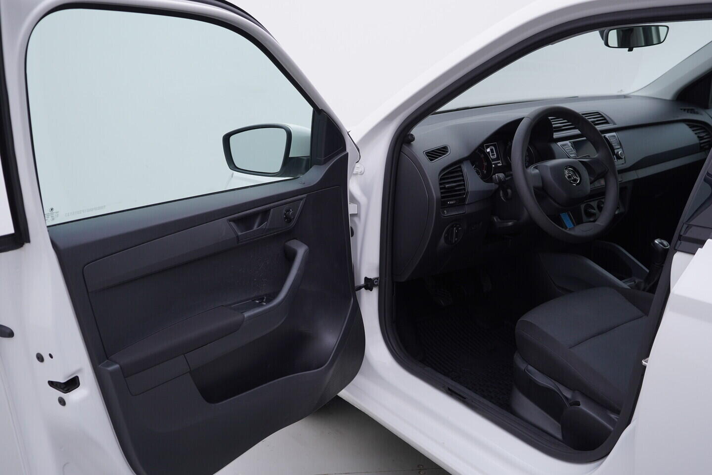 OV190V11412_18.webp_FABIA Tour 1.0 TSI 70 kW manuál, DPH