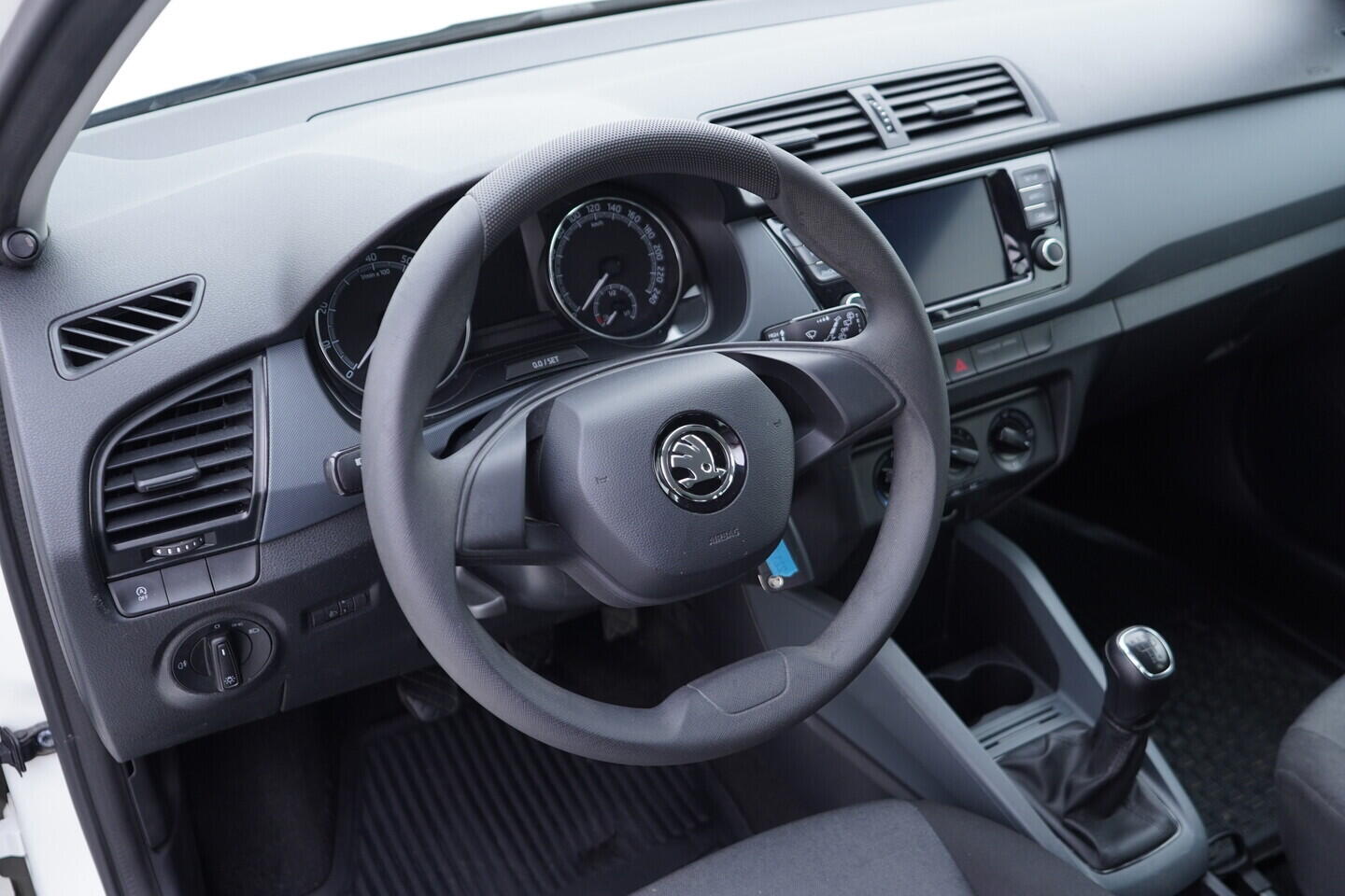 OV190V11412_22.webp_FABIA Tour 1.0 TSI 70 kW manuál, DPH