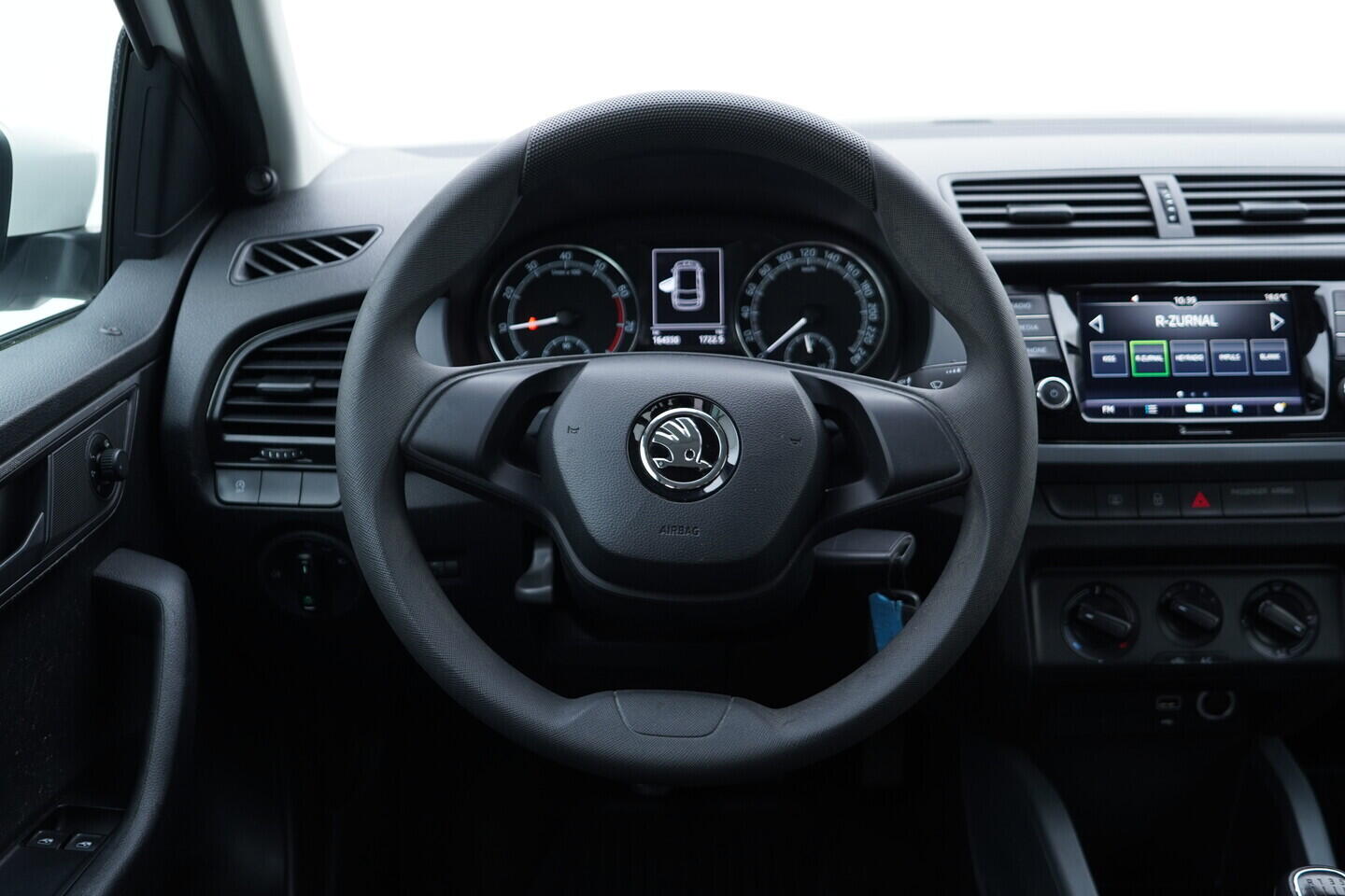 OV190V11412_27.webp_FABIA Tour 1.0 TSI 70 kW manuál, DPH