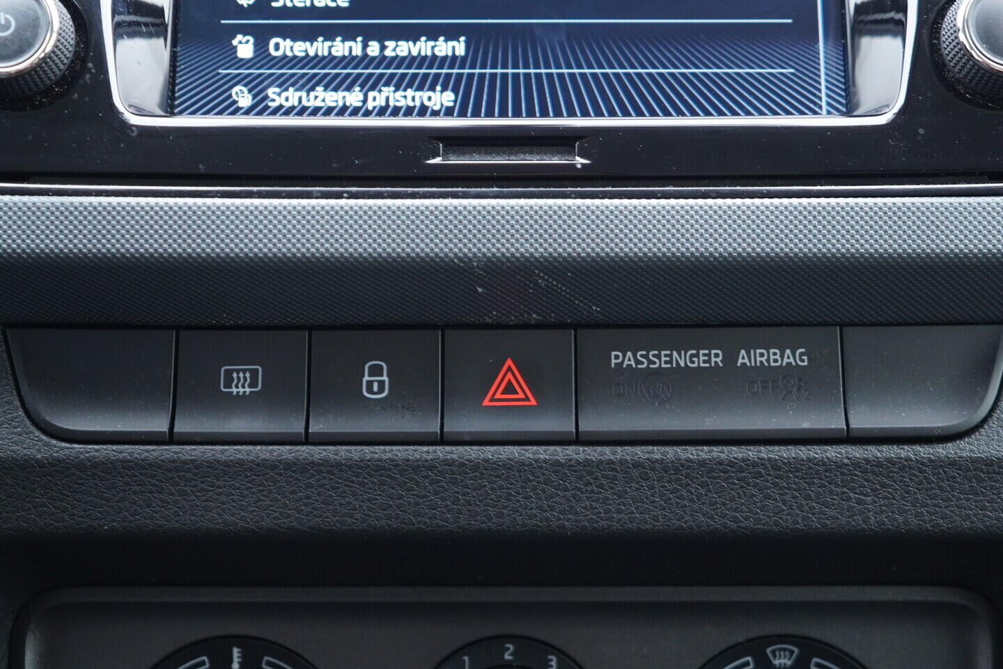 OV190V11412_29.webp_FABIA Tour 1.0 TSI 70 kW manuál, DPH