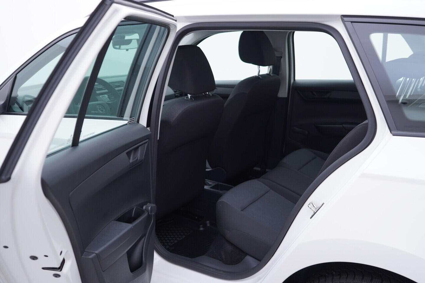 OV190V11412_32.webp_FABIA Tour 1.0 TSI 70 kW manuál, DPH
