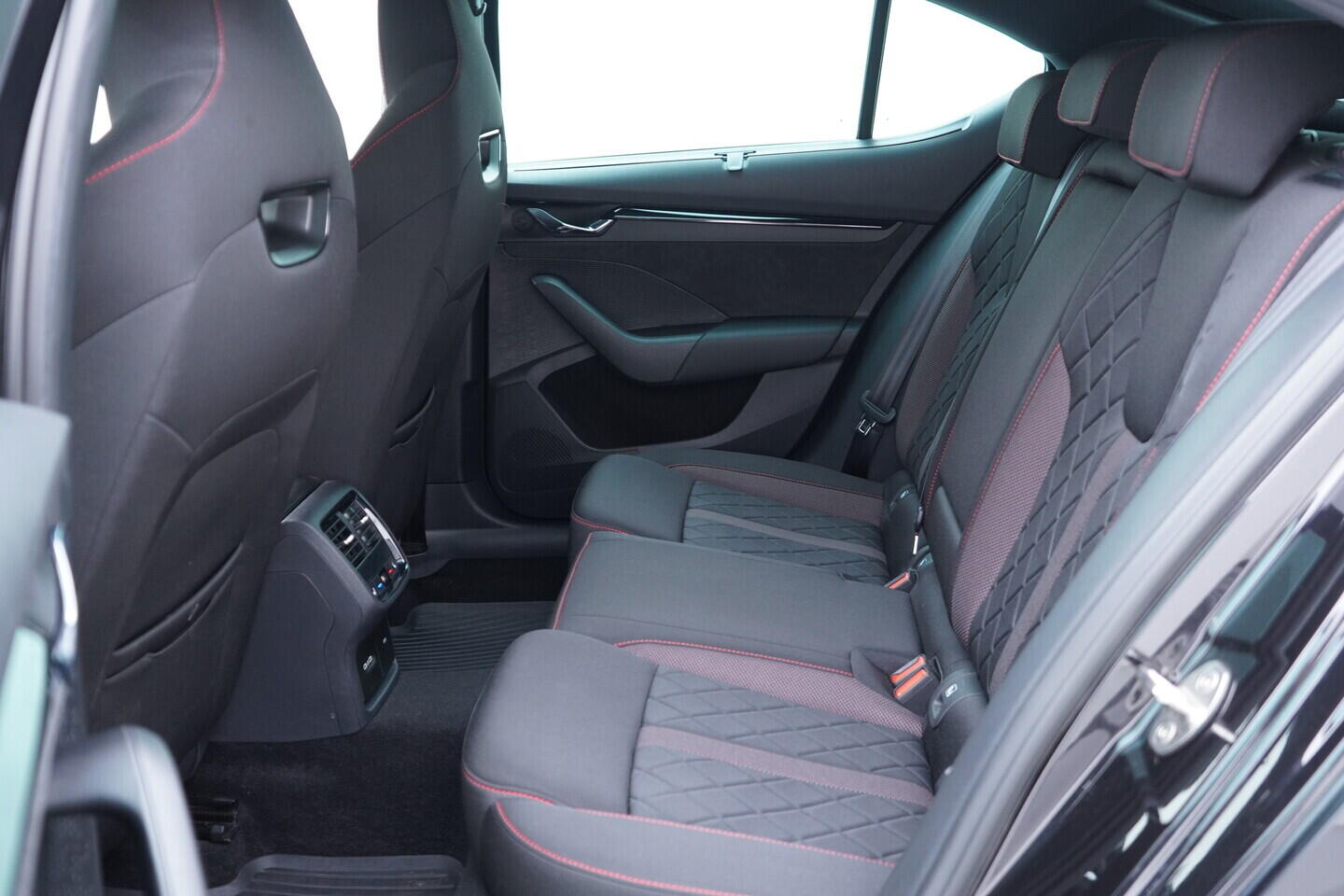 OV190V11417_39.webp_OCTAVIA RS 2.0 TDI 147 kW automat