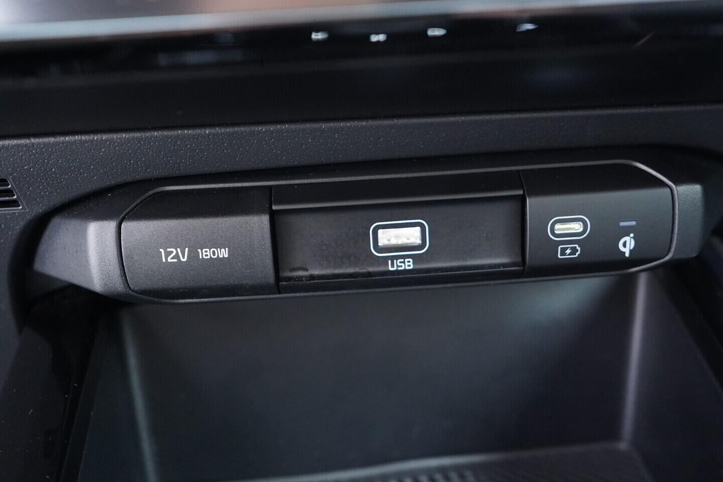 OV190V11448_45.webp_NIRO Premium 1.6 PHEV 135 kW automat