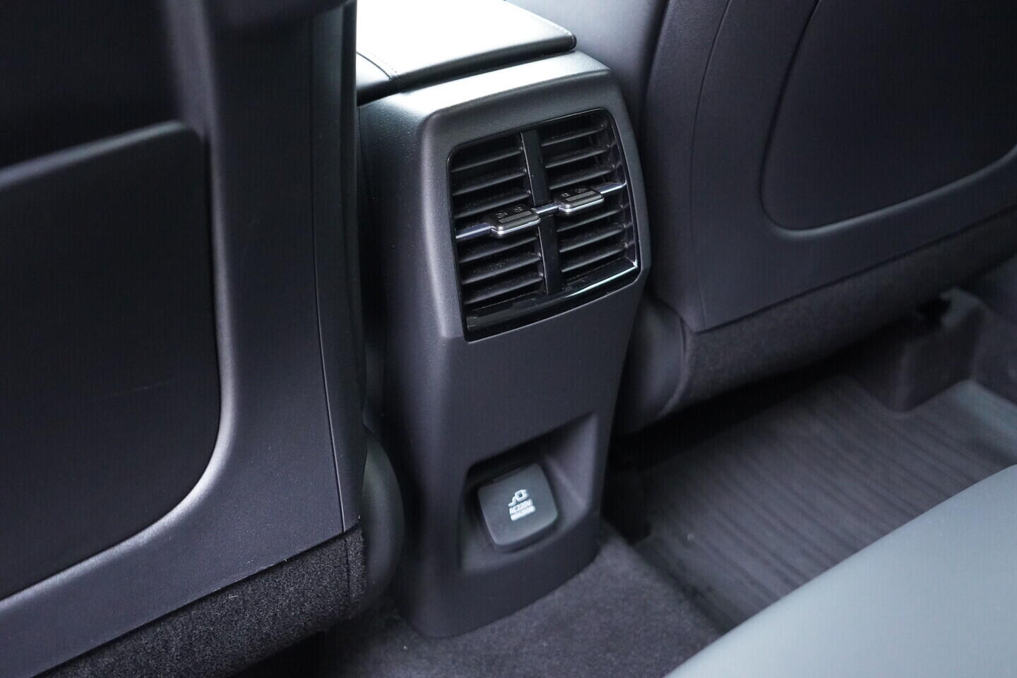 OV190V11448_49.webp_NIRO Premium 1.6 PHEV 135 kW automat