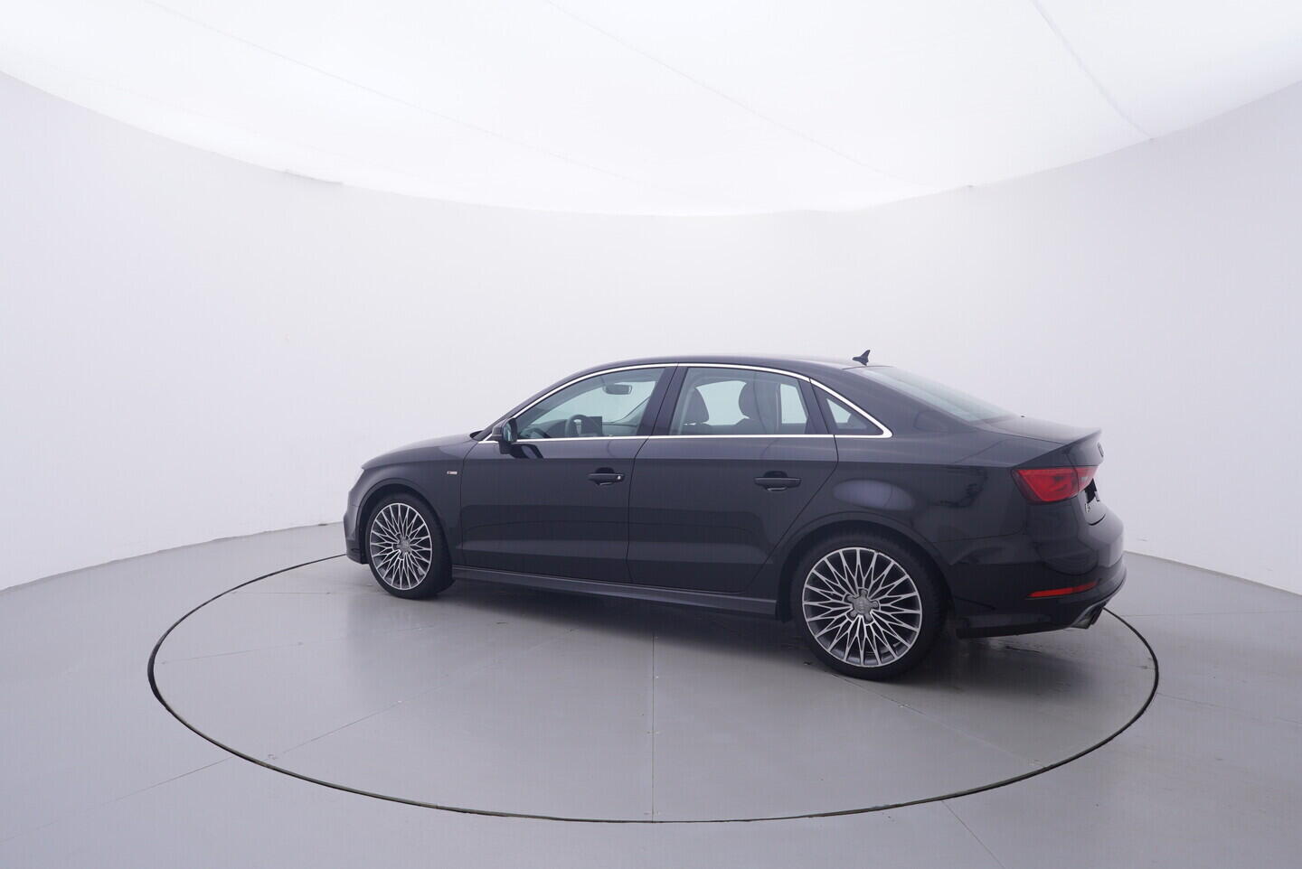 OV190V11457_12.webp_A3 ST-line 1.4 TSI 110 kW manuál