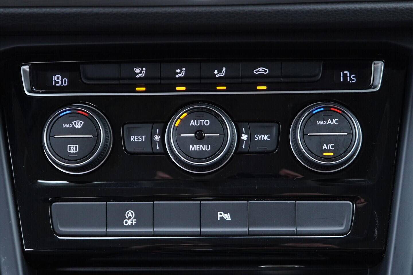OV190V11464_31.webp_TOURAN Maraton Edition 2.0 TDI 110 kW automat