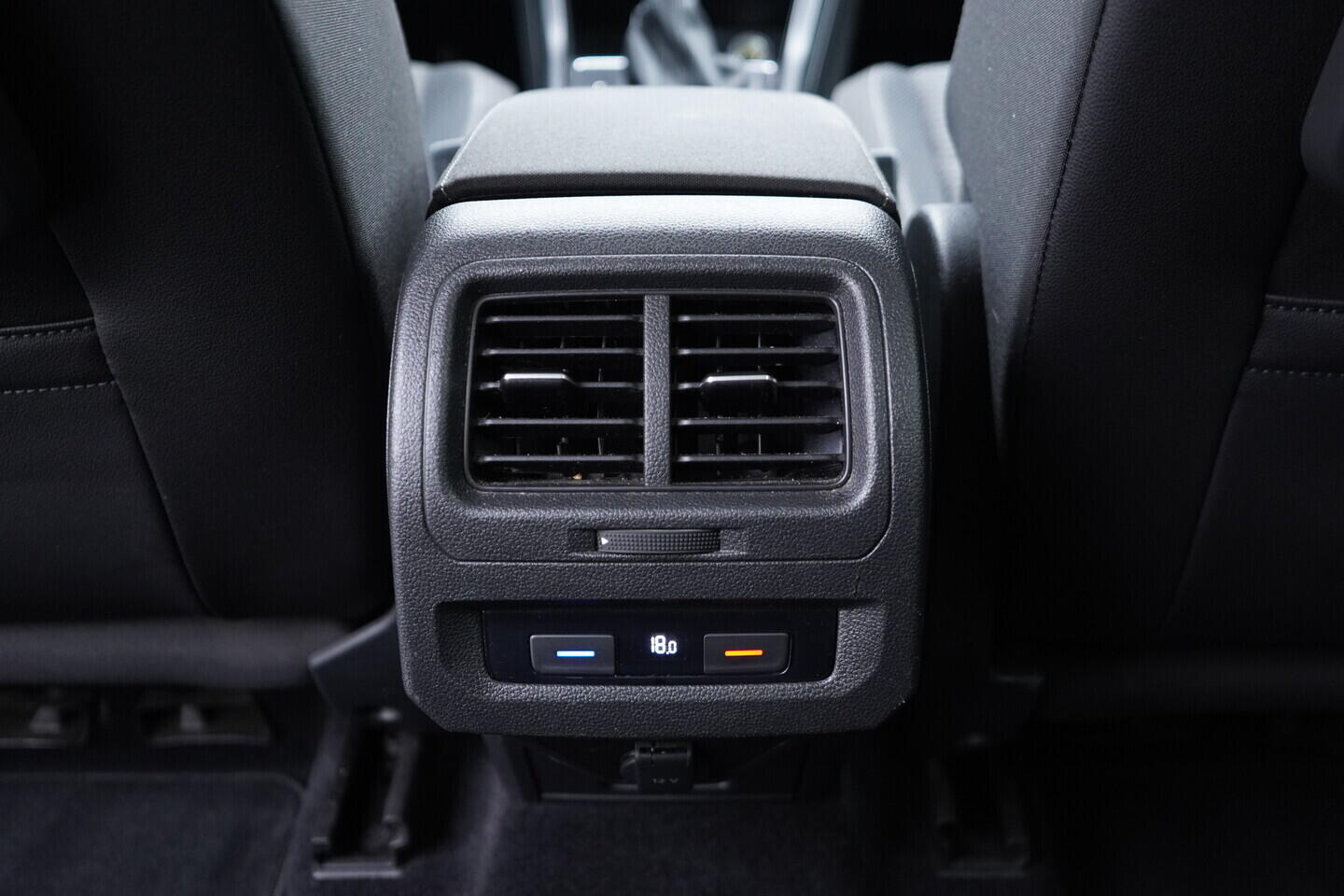 OV190V11464_34.webp_TOURAN Maraton Edition 2.0 TDI 110 kW automat