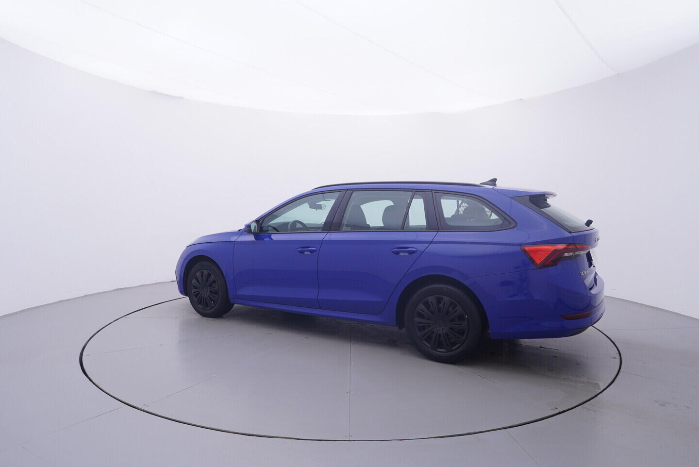 OV190V11485_12.webp_OCTAVIA Active 1.0 TSI 81 kW manuál, DPH