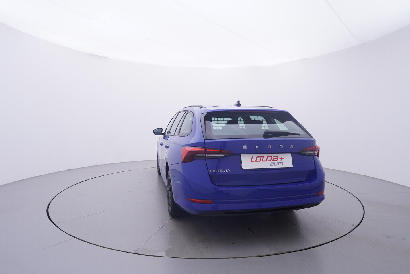 OV190V11485_13.webp_OCTAVIA Active 1.0 TSI 81 kW manuál, DPH