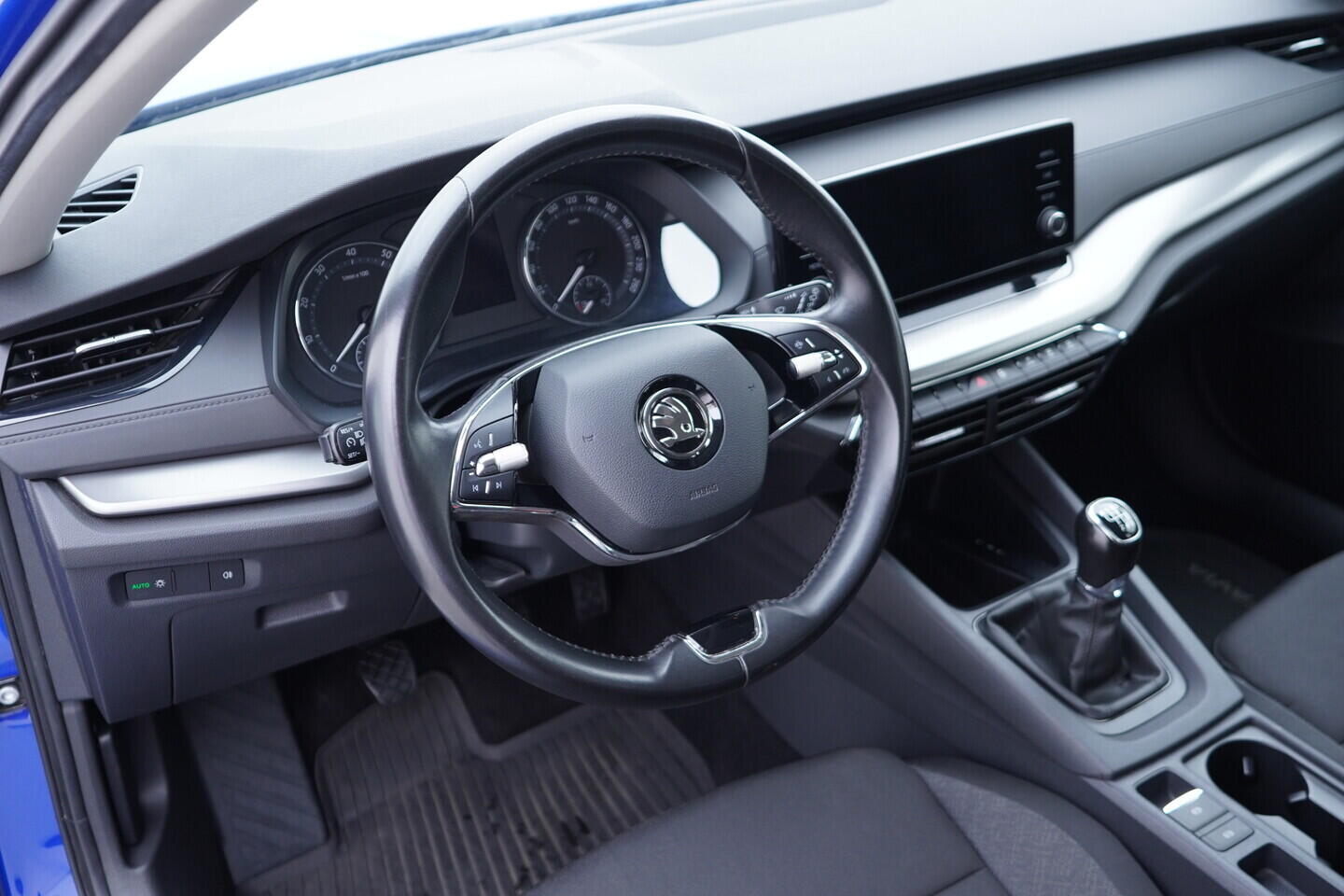 OV190V11485_21.webp_OCTAVIA Active 1.0 TSI 81 kW manuál, DPH