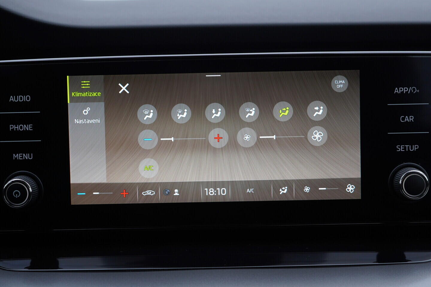 OV190V11485_30.webp_OCTAVIA Active 1.0 TSI 81 kW manuál, DPH