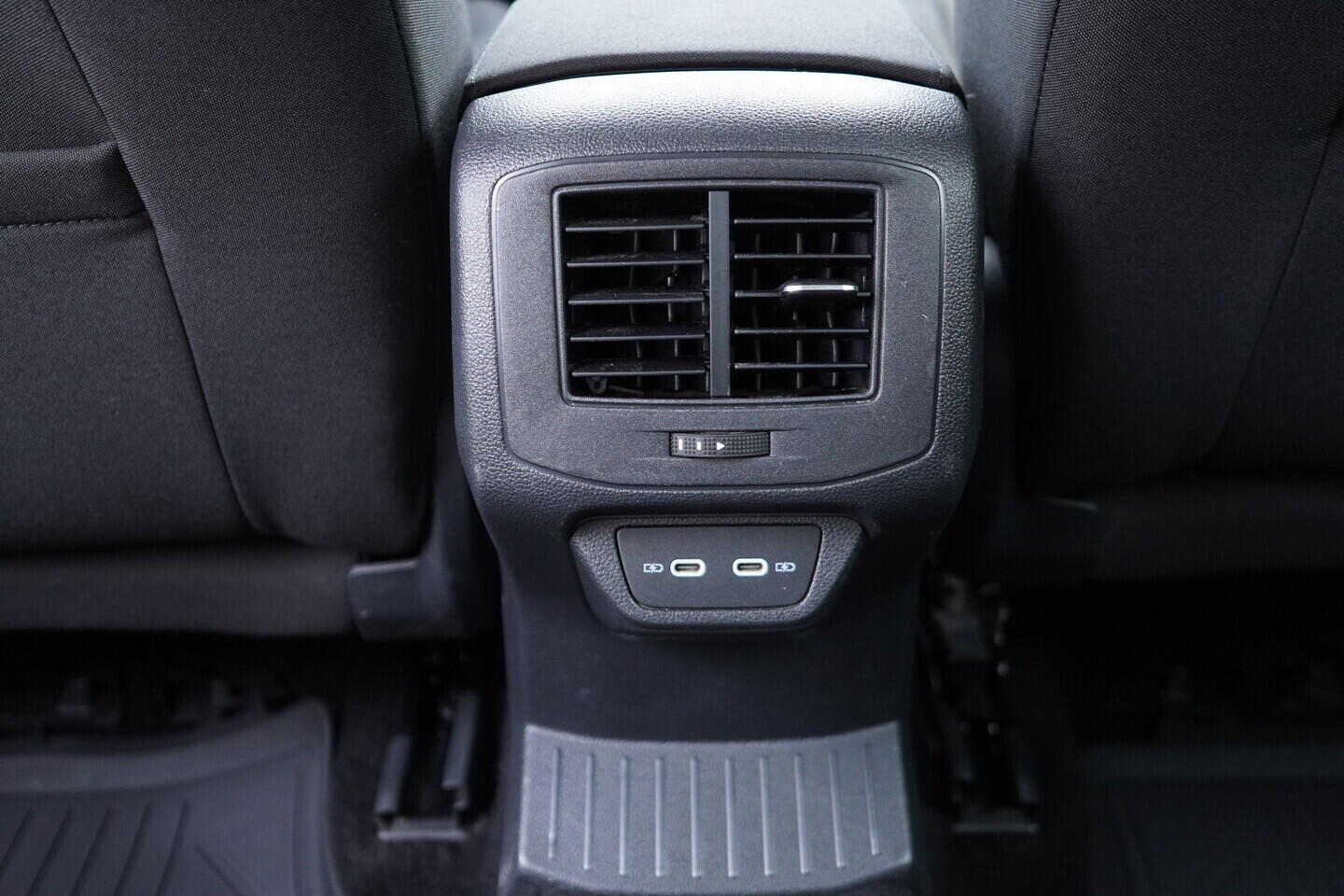 OV190V11488_34.webp_T-ROC Maraton Edition 1.5 TSI 110 kW automat, DPH