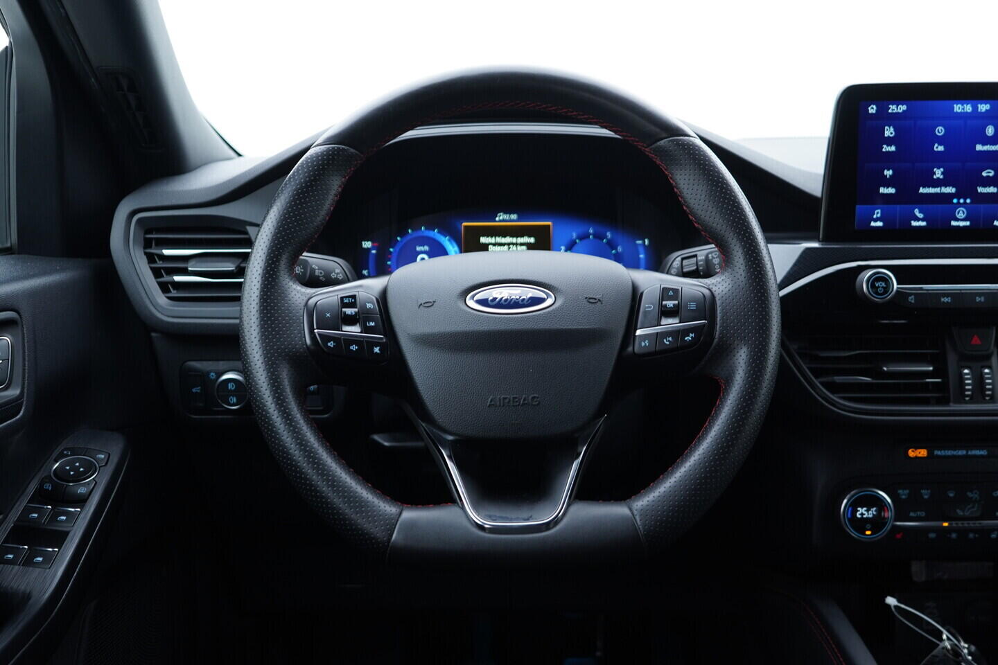 OV190V11500_27.webp_KUGA ST-line 1.5 EcoBoost 88 kW manuál, DPH