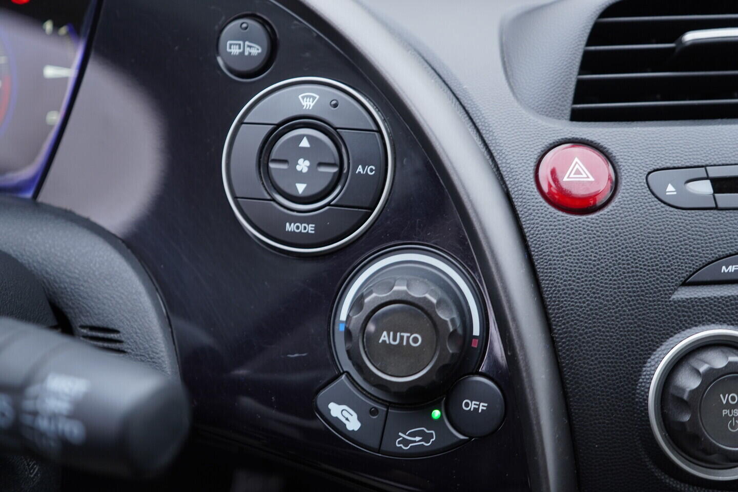 OV190V11503_30.webp_CIVIC  1.8 V-TEC 103 kW manuál