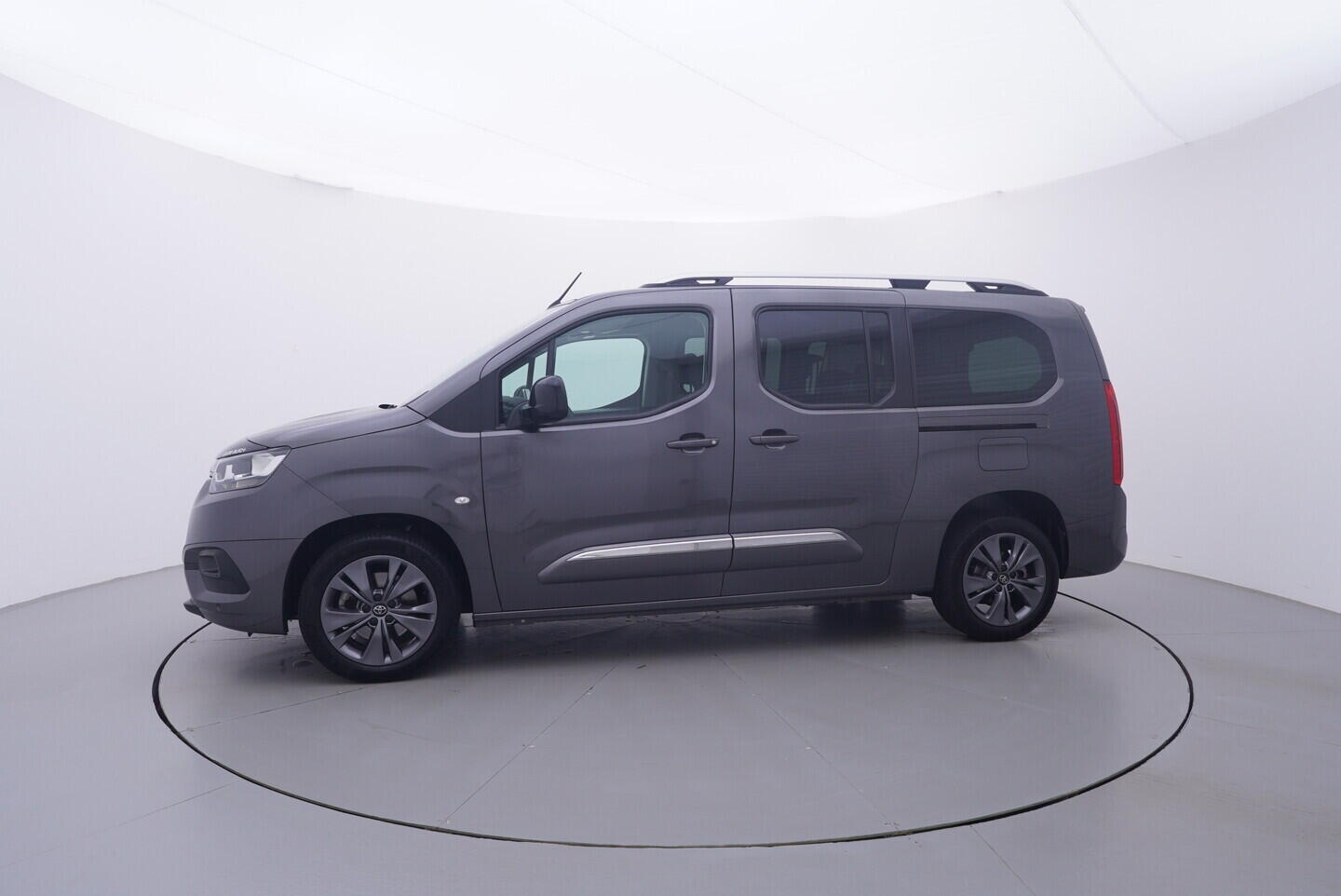 OV190V11507_11.webp_PROACE CITY VERSO Family 1.2 TSI 81 kW manuál
