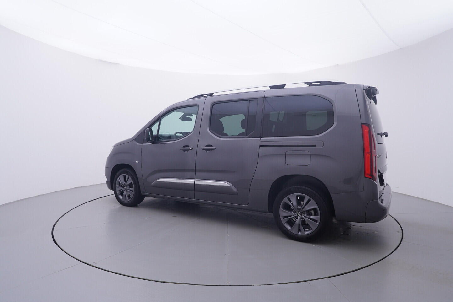 OV190V11507_12.webp_PROACE CITY VERSO Family 1.2 TSI 81 kW manuál