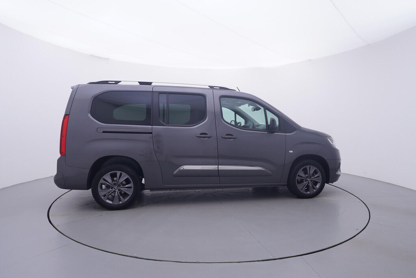 OV190V11507_15.webp_PROACE CITY VERSO Family 1.2 TSI 81 kW manuál